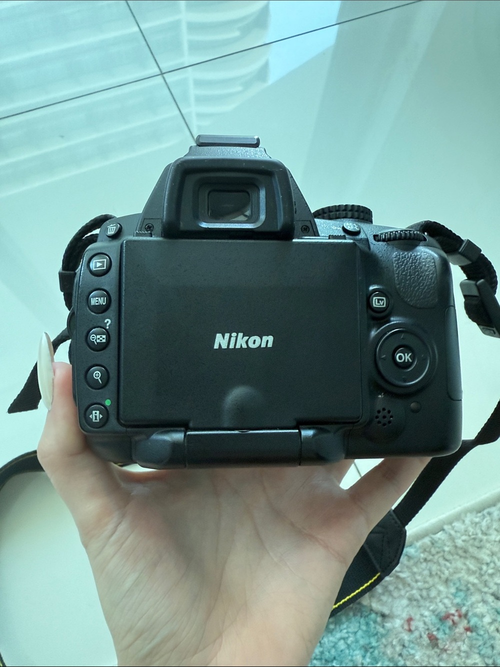 Nikon D5000 Set - Picture 7 of 9